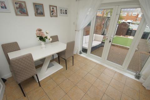 3 bedroom end of terrace house for sale, Arundel Court, Ellesmere Port, Cheshire. CH65