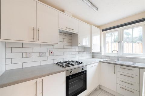 3 bedroom terraced house for sale, St. Johns Close, London N14