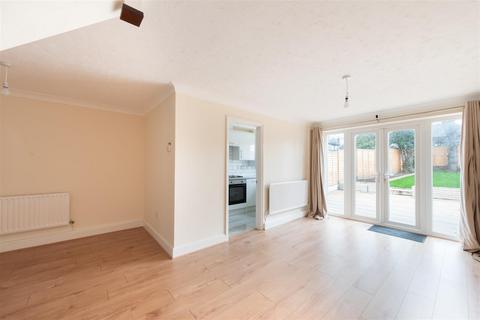 3 bedroom terraced house for sale, St. Johns Close, London N14