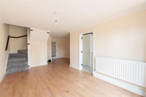 3 bedroom terraced house for sale, St. Johns Close, London N14