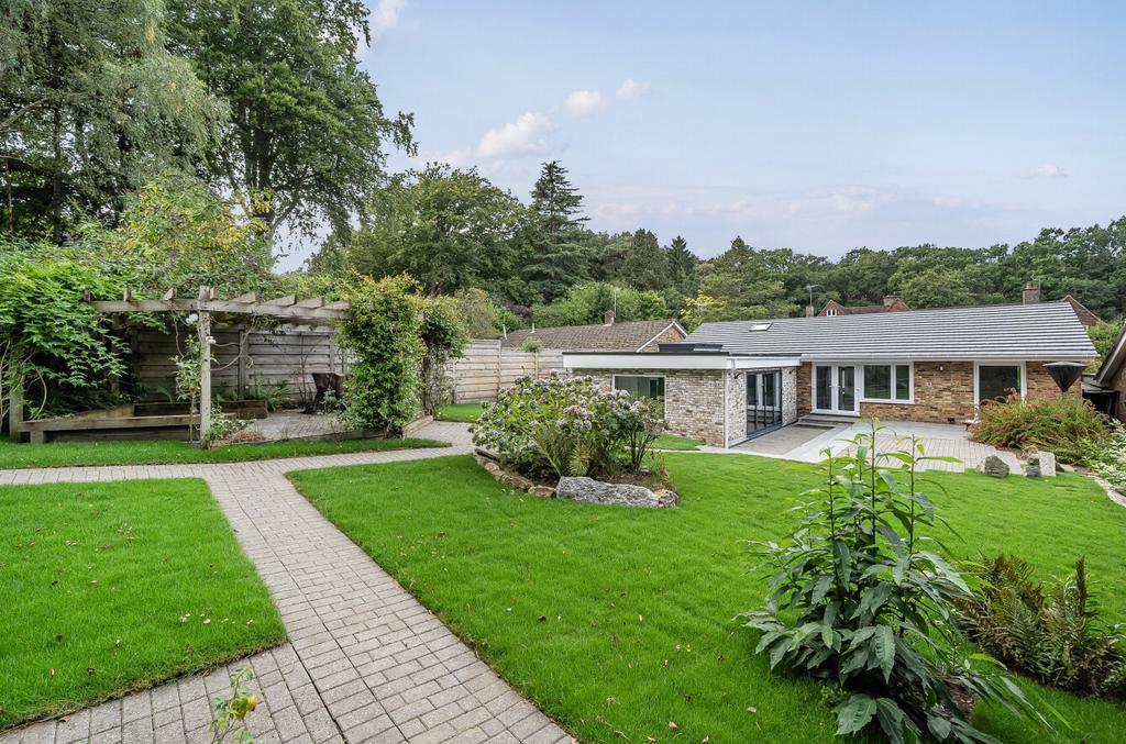 1344875-6-68ade6c...