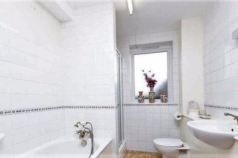 2 bedroom ground floor flat for sale, Edinburgh House, Tenterden Grove, Hendon, London, NW4 1TL
