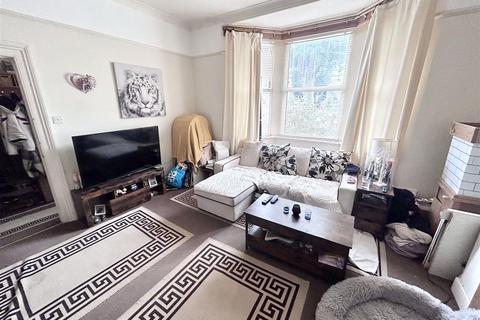 2 bedroom maisonette for sale, Station Avenue, Sandown
