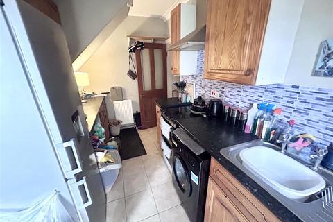 2 bedroom maisonette for sale, Station Avenue, Sandown