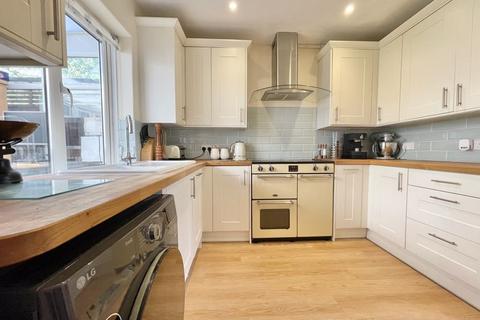 52 Vale Road, Claygate, Esher, KT10 0NJ