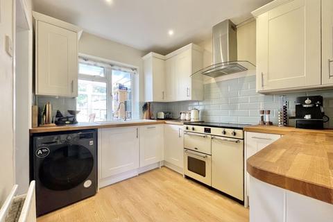 52 Vale Road, Claygate, Esher, KT10 0NJ