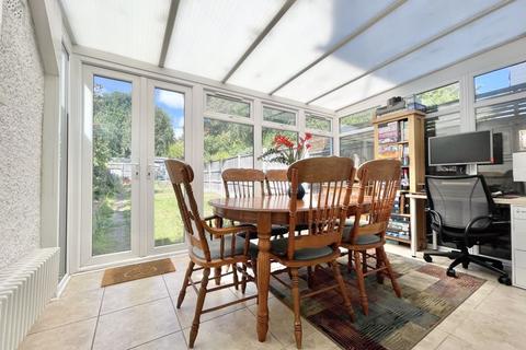 52 Vale Road, Claygate, Esher, KT10 0NJ