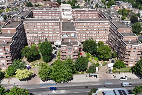 1 bedroom apartment for sale, Du Cane Court Balham High Road Balham SW17 7JY