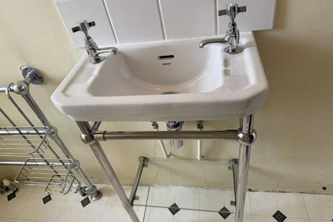 1 bedroom apartment for sale, Du Cane Court Balham High Road Balham SW17 7JY