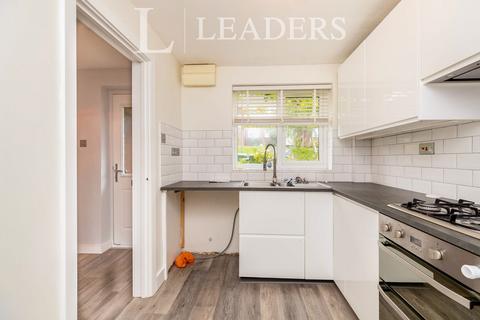 3 bedroom terraced house to rent, Meadow Gardens, Buckingham, Buckinghamshire, MK18