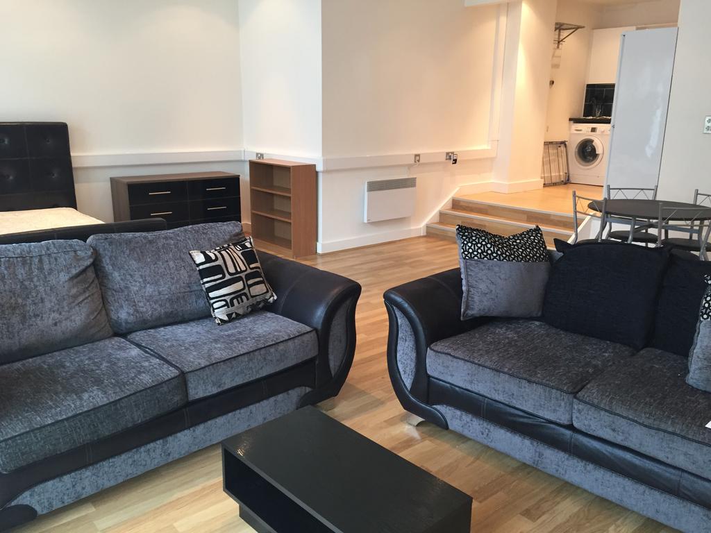 Studio to rent Castle Street, Swansea SA1