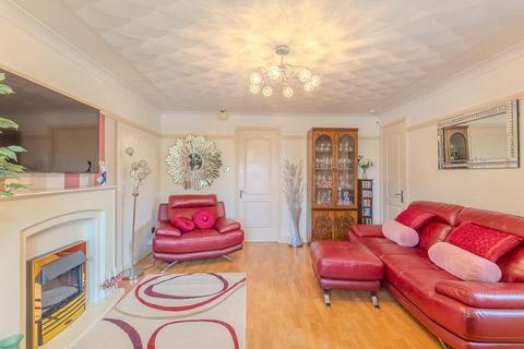 undefined, Glenluce Gardens, Moodiesburn, G69 0HN