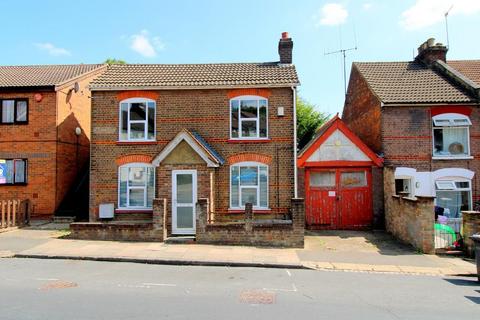 undefined, Winsdon Road, South Luton, Luton, Bedfordshire, LU1 5JT