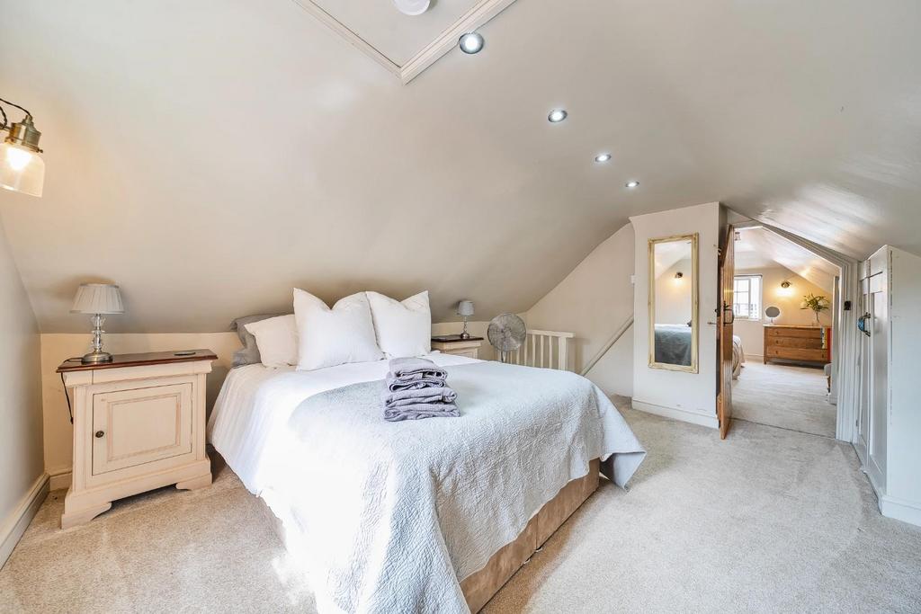 MASTER BEDROOM.jpg