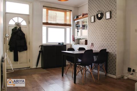 2 bedroom terraced house for sale, Avenue Road Extension, Clarendon Park, Leicester LE2