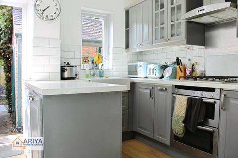 2 bedroom terraced house for sale, Avenue Road Extension, Clarendon Park, Leicester LE2