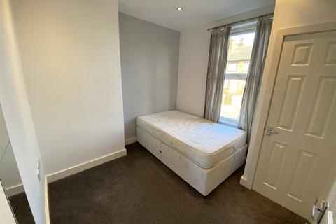 25 Barnbrough Street, Leeds, LS4 2QY