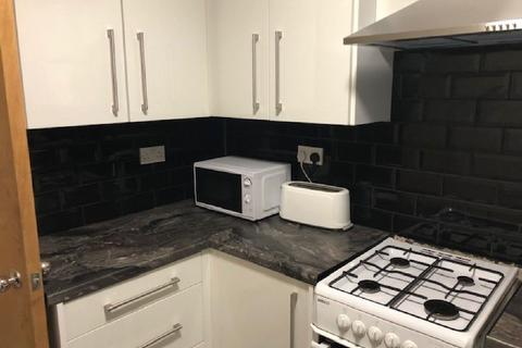 4 bedroom flat to rent, Nottingham NG7