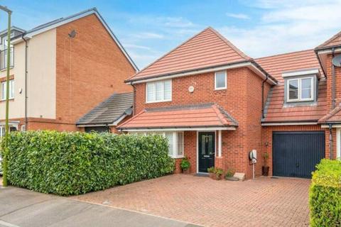 Bateson Drive, Leavesden, WD25