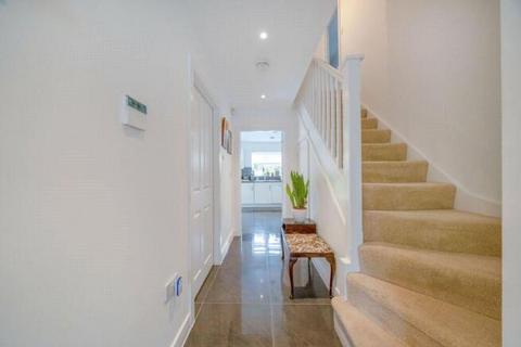 4 bedroom semi-detached house for sale, Bateson Drive, Leavesden, WD25
