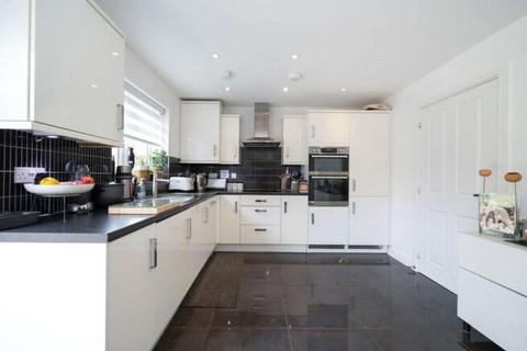 4 bedroom semi-detached house for sale, Bateson Drive, Leavesden, WD25