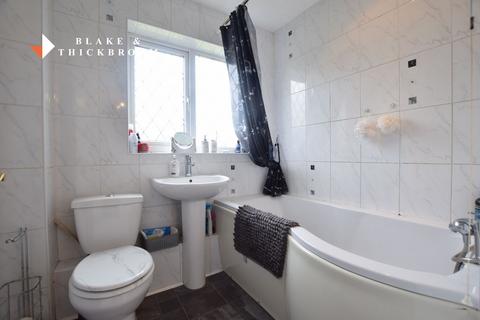 1 Ashtead Close, Clacton-on-sea, CO16 8YZ