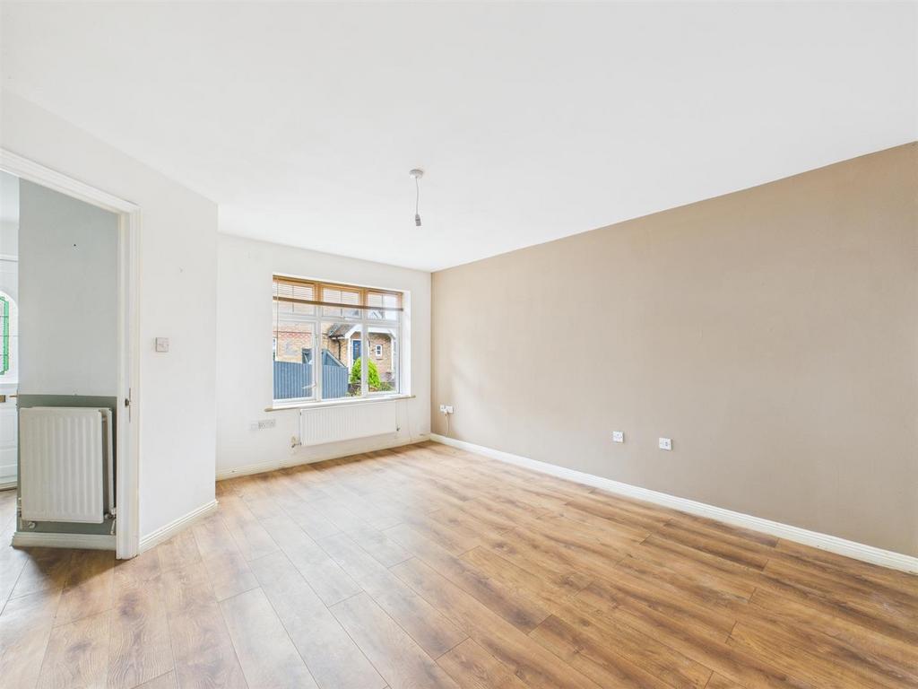 CAM02295 G0-PR0280-STILL005.jpg