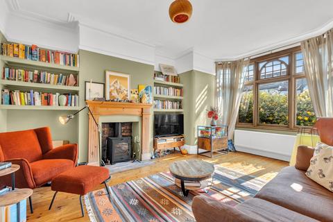 8 Woodgrange Avenue, London, N12 0PS