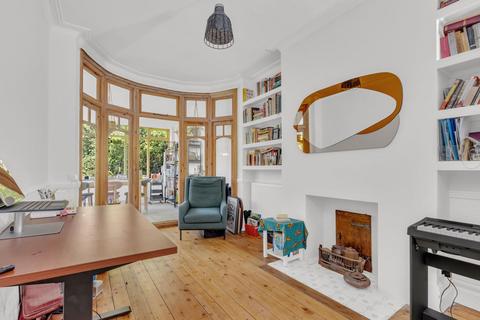 8 Woodgrange Avenue, London, N12 0PS