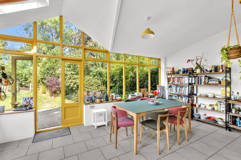 8 Woodgrange Avenue, London, N12 0PS