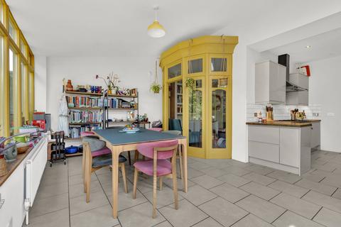8 Woodgrange Avenue, London, N12 0PS