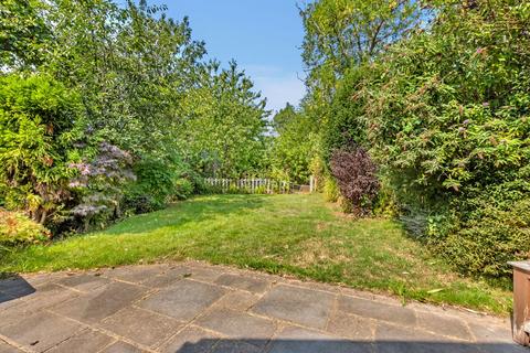 8 Woodgrange Avenue, London, N12 0PS