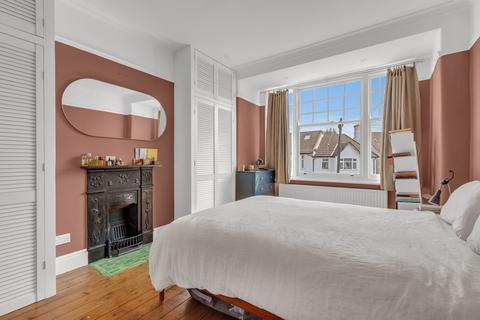 8 Woodgrange Avenue, London, N12 0PS