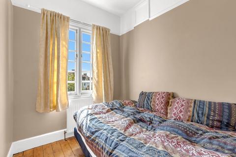 8 Woodgrange Avenue, London, N12 0PS
