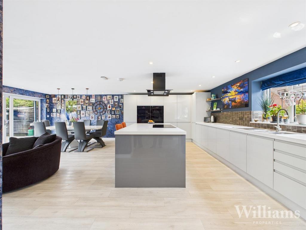 CAM02861 G0-PR0468-STILL014.jpg