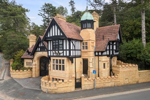 undefined, The Gatehouse, Battle Road, Battenhall, Worcester. WR5 2BS