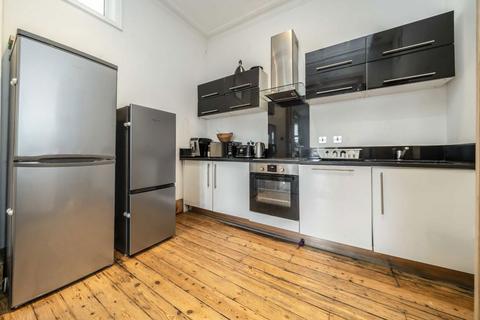 4 bedroom flat for sale, Winchester Avenue, London NW6
