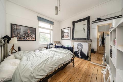 4 bedroom flat for sale, Winchester Avenue, London NW6