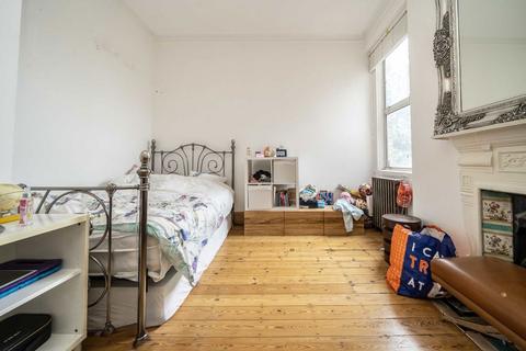 4 bedroom flat for sale, Winchester Avenue, London NW6