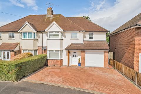 40 Hillview Crescent, Guildford, GU2 8BQ