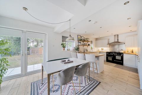 40 Hillview Crescent, Guildford, GU2 8BQ