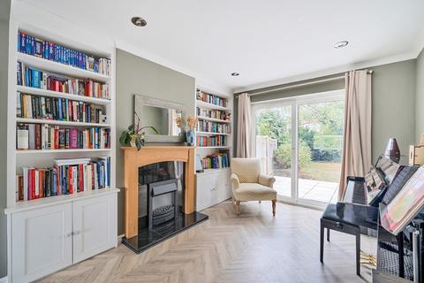 40 Hillview Crescent, Guildford, GU2 8BQ