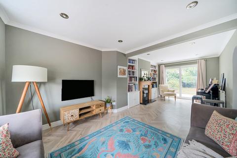 40 Hillview Crescent, Guildford, GU2 8BQ