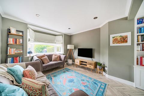 40 Hillview Crescent, Guildford, GU2 8BQ