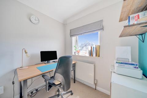 40 Hillview Crescent, Guildford, GU2 8BQ