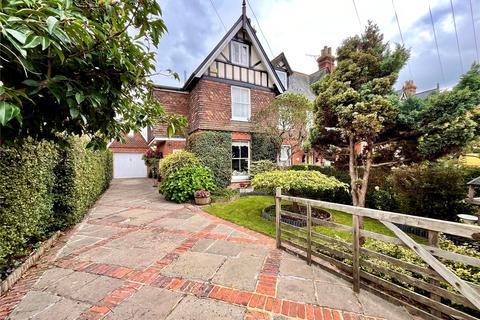 4 bedroom end of terrace house for sale, Marden Road, Staplehurst, Kent, TN12