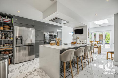 4 bedroom house for sale, Regency Close, Chigwell, IG7