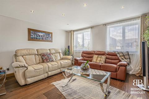 4 bedroom house for sale, Regency Close, Chigwell, IG7