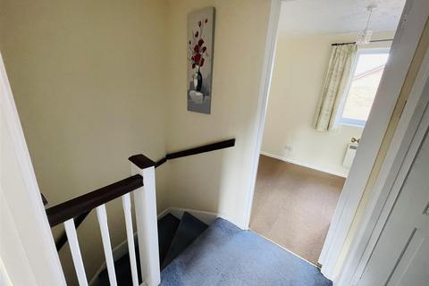 33 Barnsley Close, Atherstone, CV9 2DG