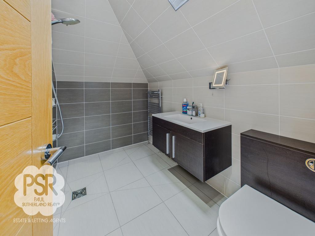 Main Bedroom En-Suite